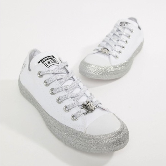white silver converse